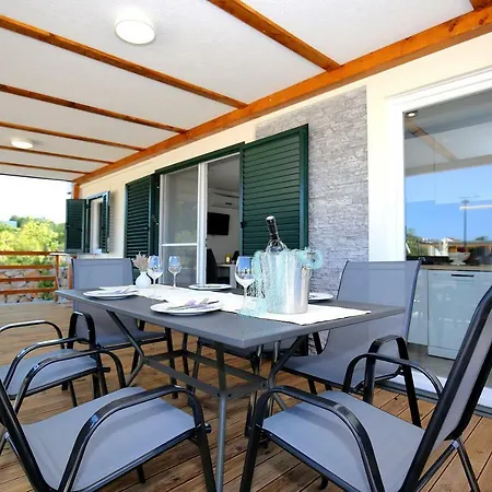 홀리데이파크 Marina Brugor 무르테르