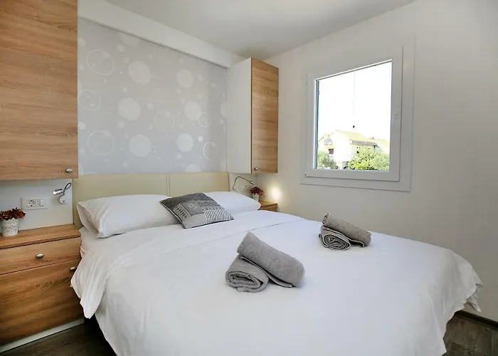 Marina Brugor Murter